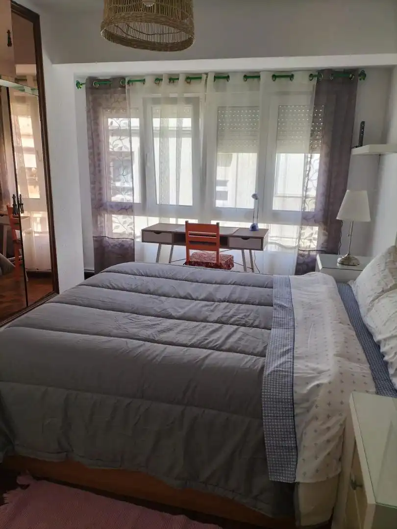 Bedroom of Flat for share in Gijón   with Parquet flooring, Furnished and Balcony