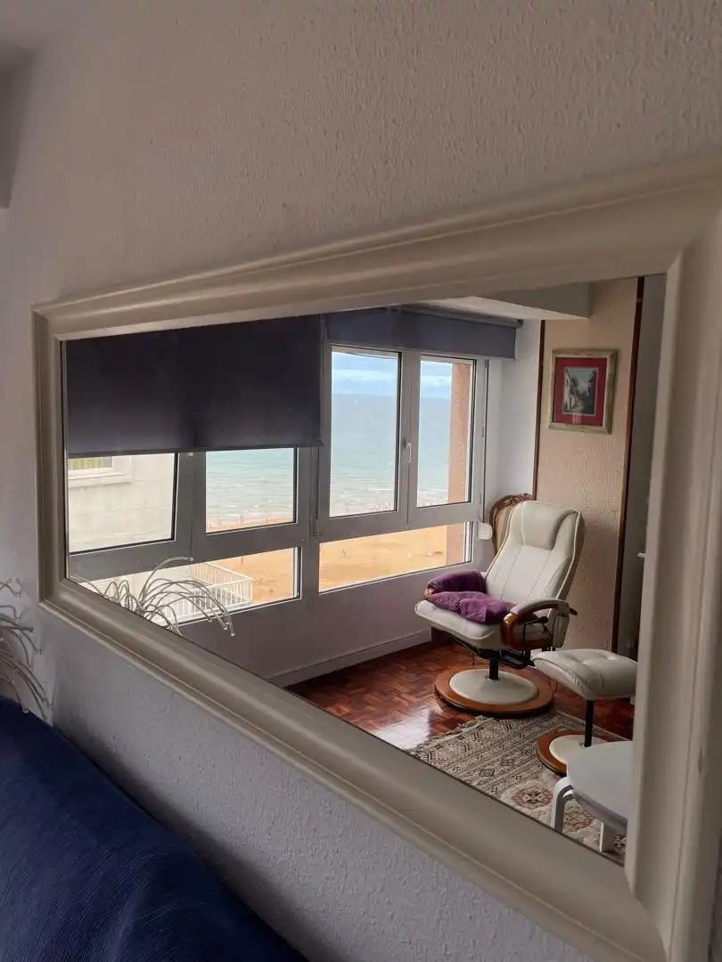 Bedroom of Flat for share in Gijón   with Parquet flooring, Furnished and Balcony