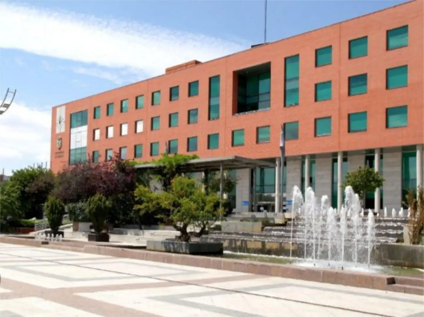 Vista exterior de Pis en venda en Alcobendas amb Calefacció, Parquet i Terrassa