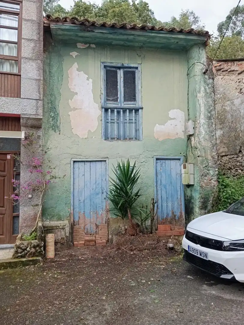 Außenansicht von Einfamilien-Reihenhaus zum Verkauf in Llanes