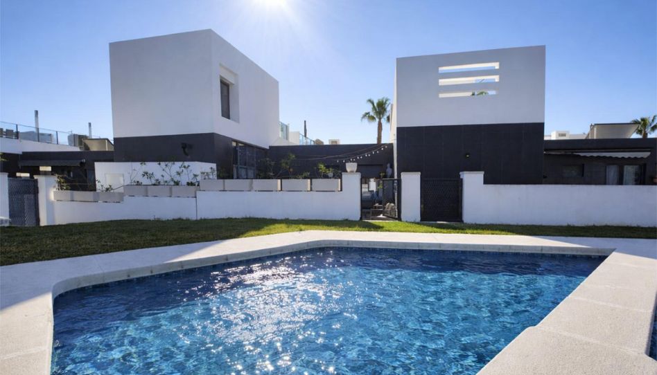 Foto 1 de Piso en venta en Calle Paso de Calais, 13, Villamartín - Las Filipinas, Orihuela