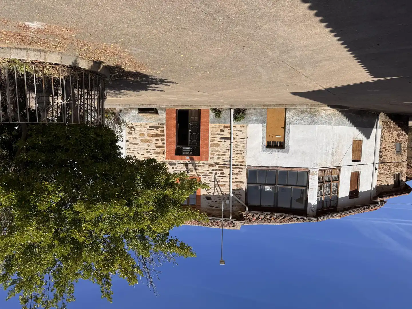 Casa adosada en venda a Calle Fontanal, Luyego Vista exterior de Casa adosada en venda en Luyego amb Terrassa i Balcó