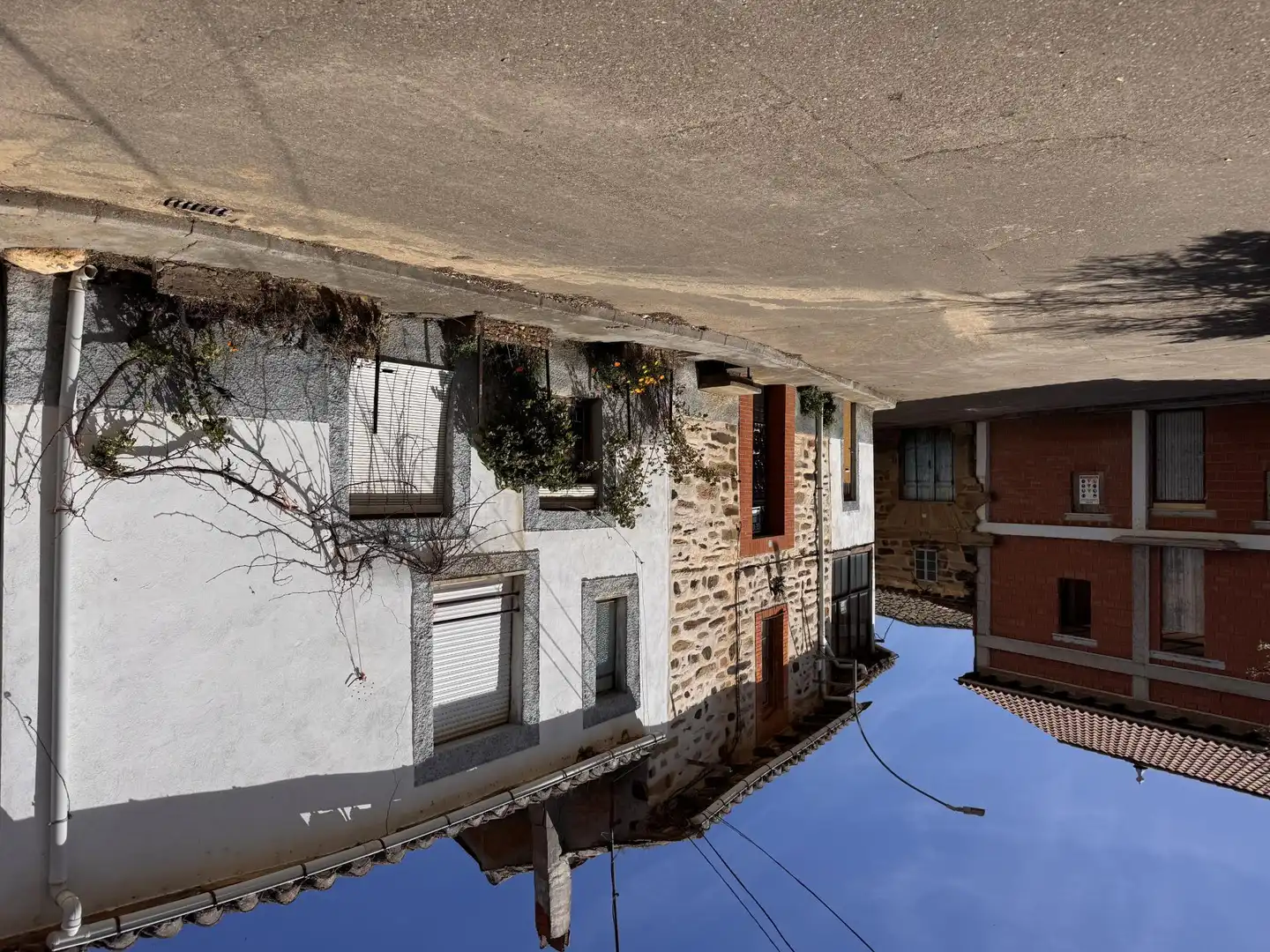 Casa adosada en venda a Calle Fontanal, Luyego Vista exterior de Casa adosada en venda en Luyego amb Terrassa i Balcó
