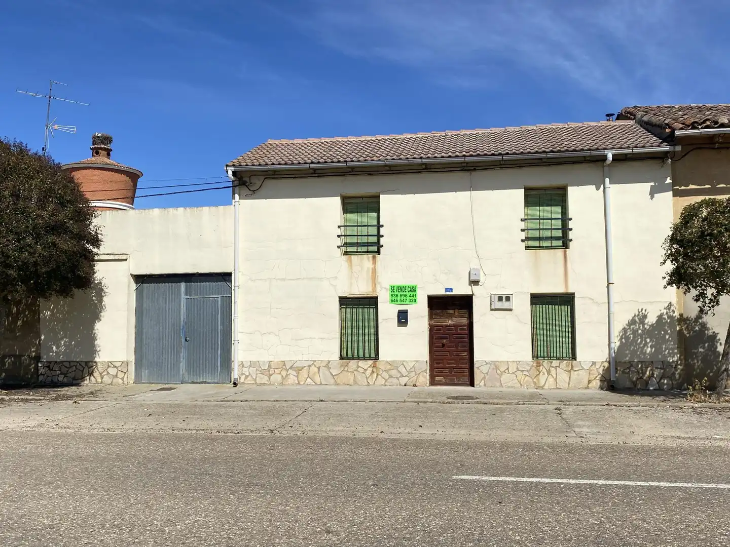 Vista exterior de Casa adosada en venta en Villaquejida con Jardín privado, Trastero y Amueblado