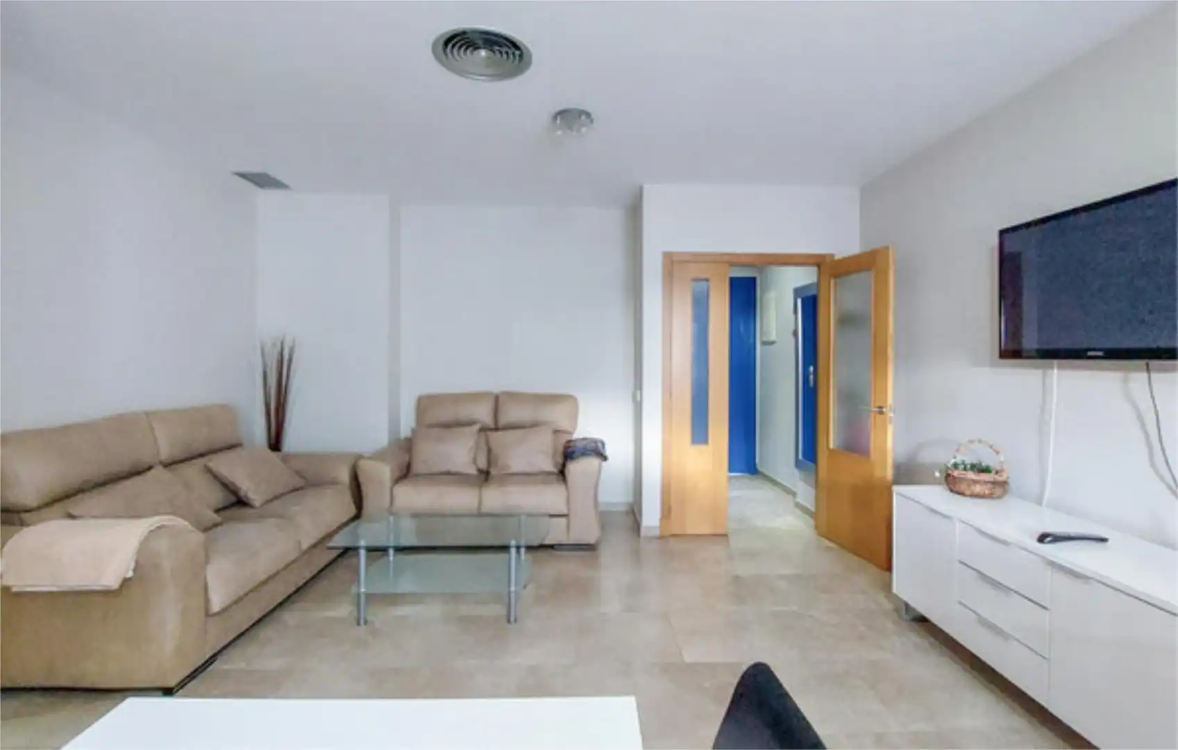 Pis en venda a Calle Beethoven, 2, Las Tres Piedras - Costa Ballena Sala d'estar de Pis en venda en Chipiona amb Aire condicionat, Jardí privat i Terrassa