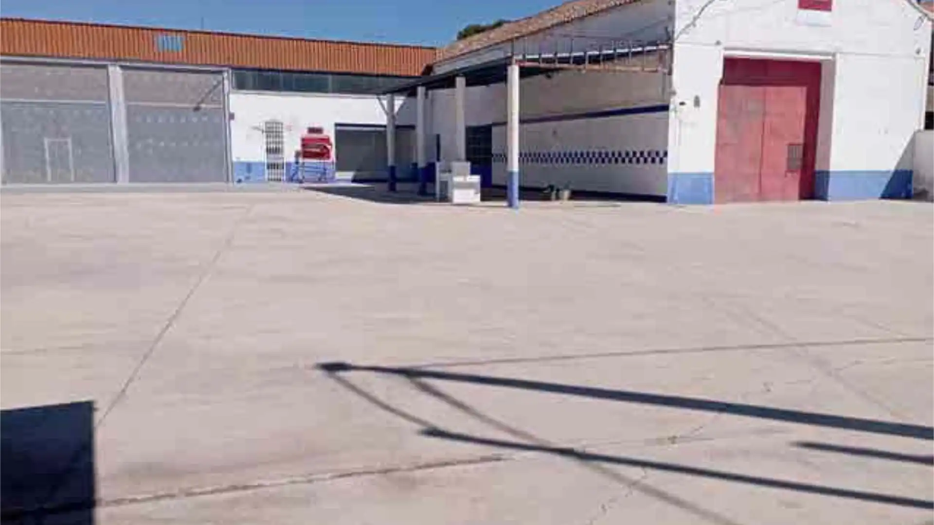 Vista exterior de Nave industrial de alquiler en Caudete