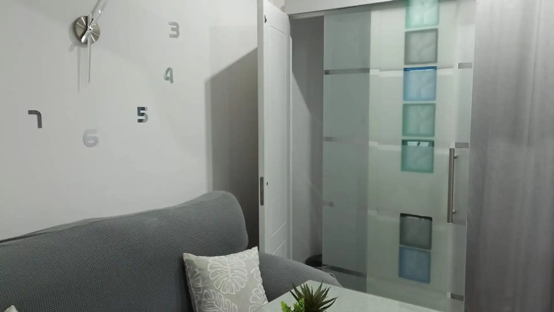 Study for rent in Calle la Carlota, 26, La Luisiana Study for rent in La Luisiana with Air Conditioner, Heating and Furnished