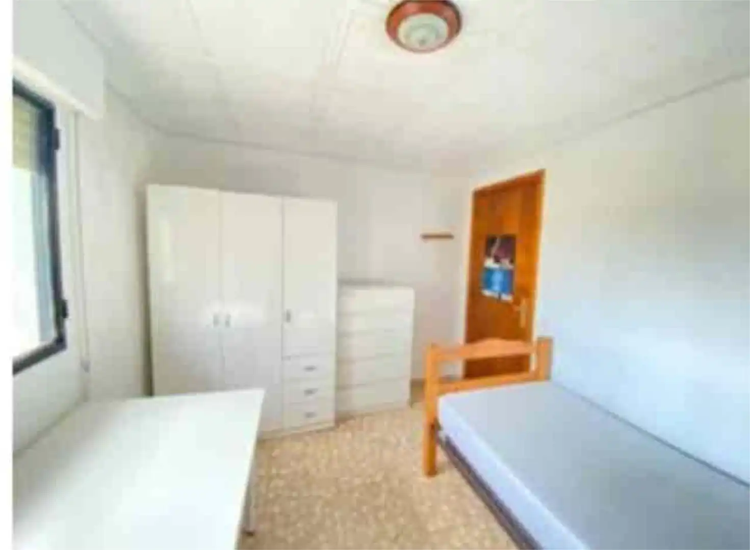 Casa adosada en venta en Carlet Habitación de Casa adosada en venta en Carlet con Jardín privado, Terraza y Trastero