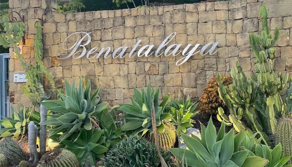 Photo 1 of Flat for sale in Calle Pico Alcazaba, 21, Benatalaya, Estepona