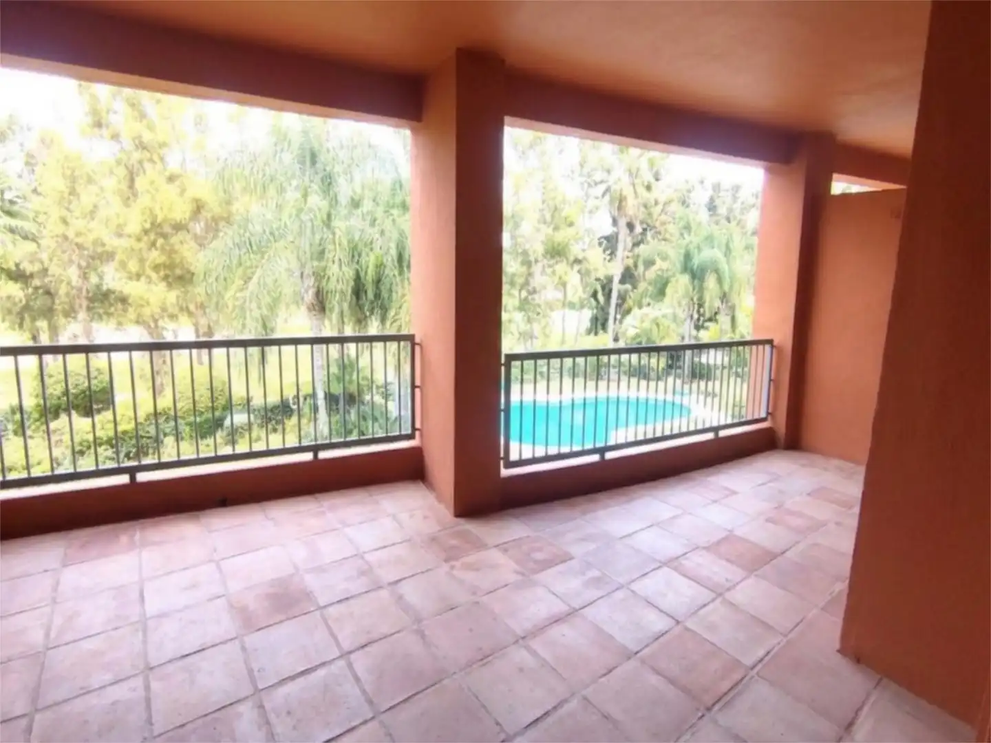 Terrasse von Wohnung zum Verkauf in Estepona mit Klimaanlage, Heizung und Terrasse