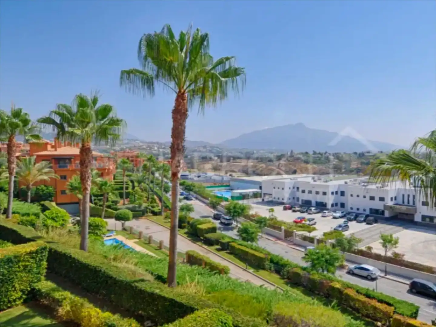 Außenansicht von Wohnung zum Verkauf in Estepona mit Klimaanlage, Heizung und Terrasse