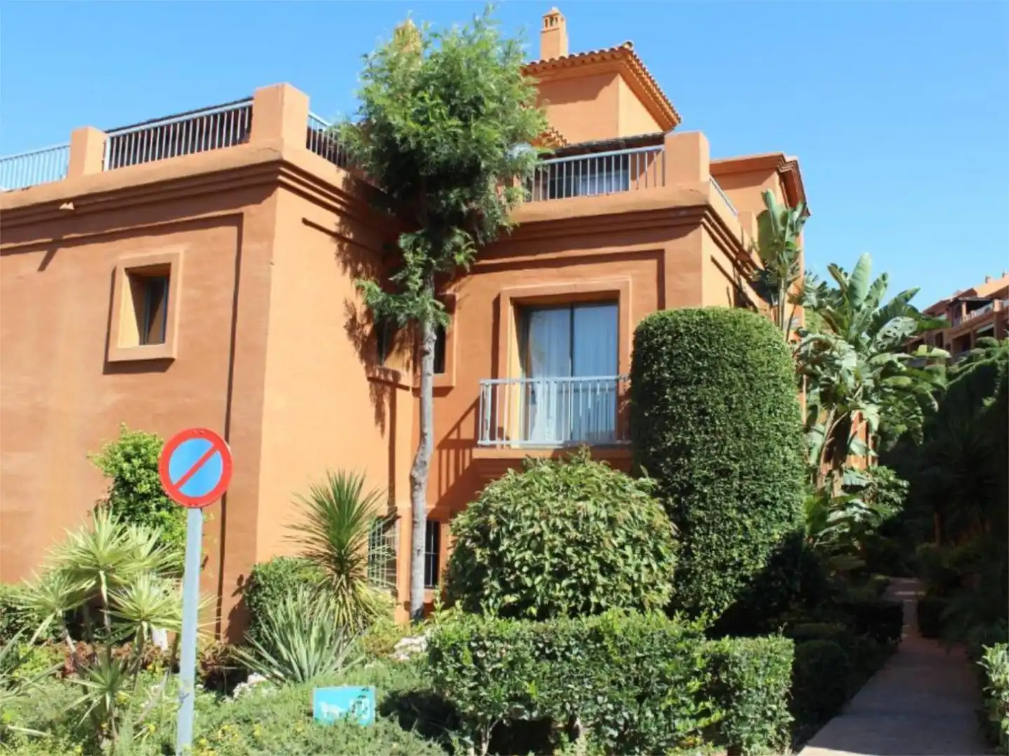 Außenansicht von Wohnung zum Verkauf in Estepona mit Klimaanlage, Heizung und Terrasse