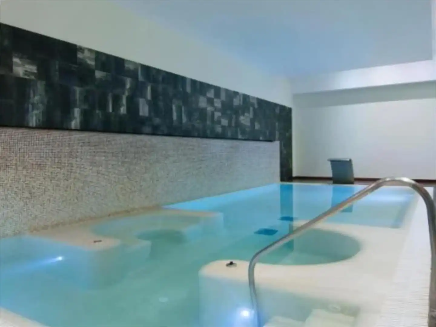 Schwimmbecken von Wohnung zum Verkauf in Estepona mit Klimaanlage, Heizung und Terrasse