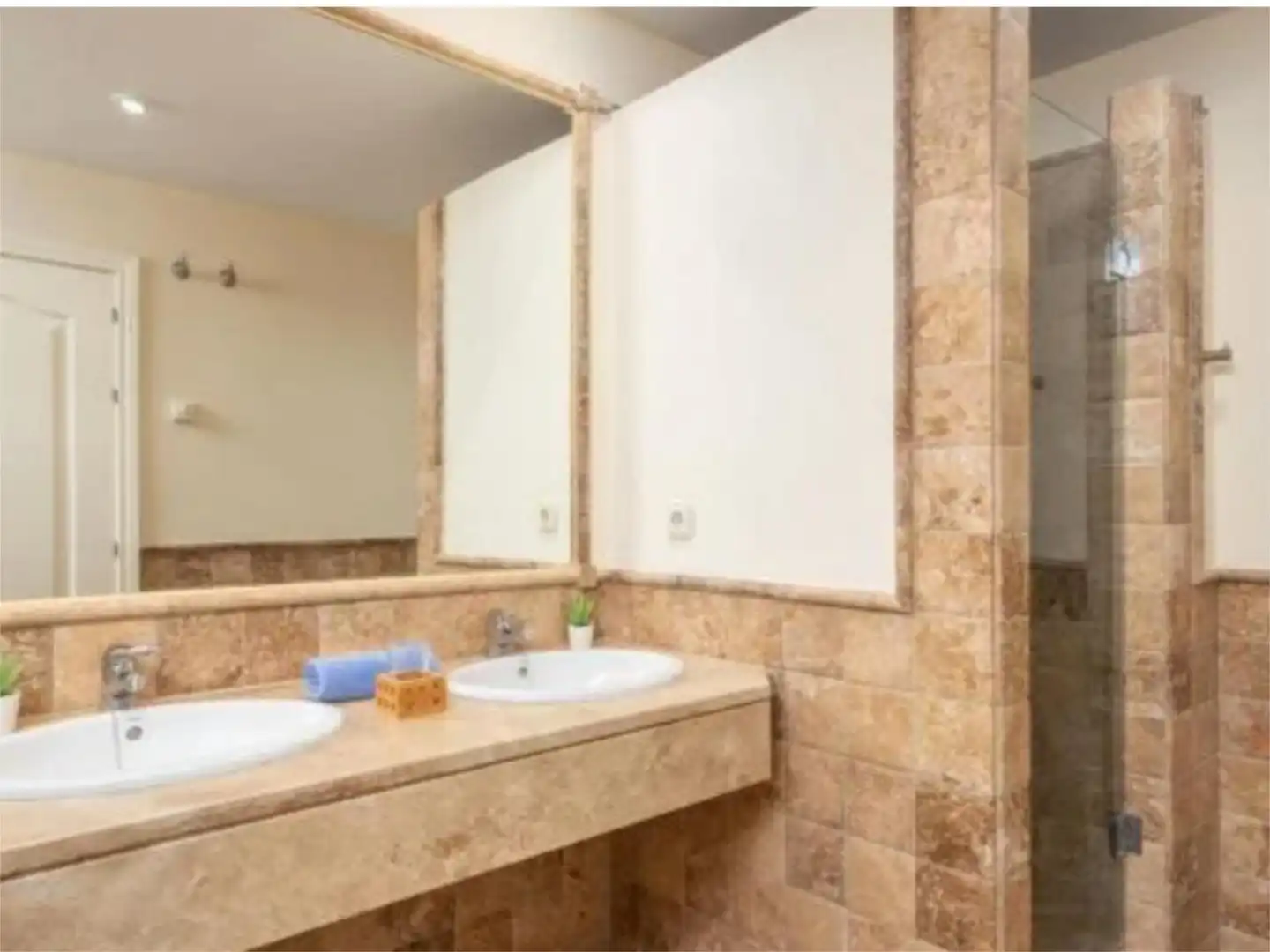 Badezimmer von Wohnung zum Verkauf in Estepona mit Klimaanlage, Heizung und Terrasse