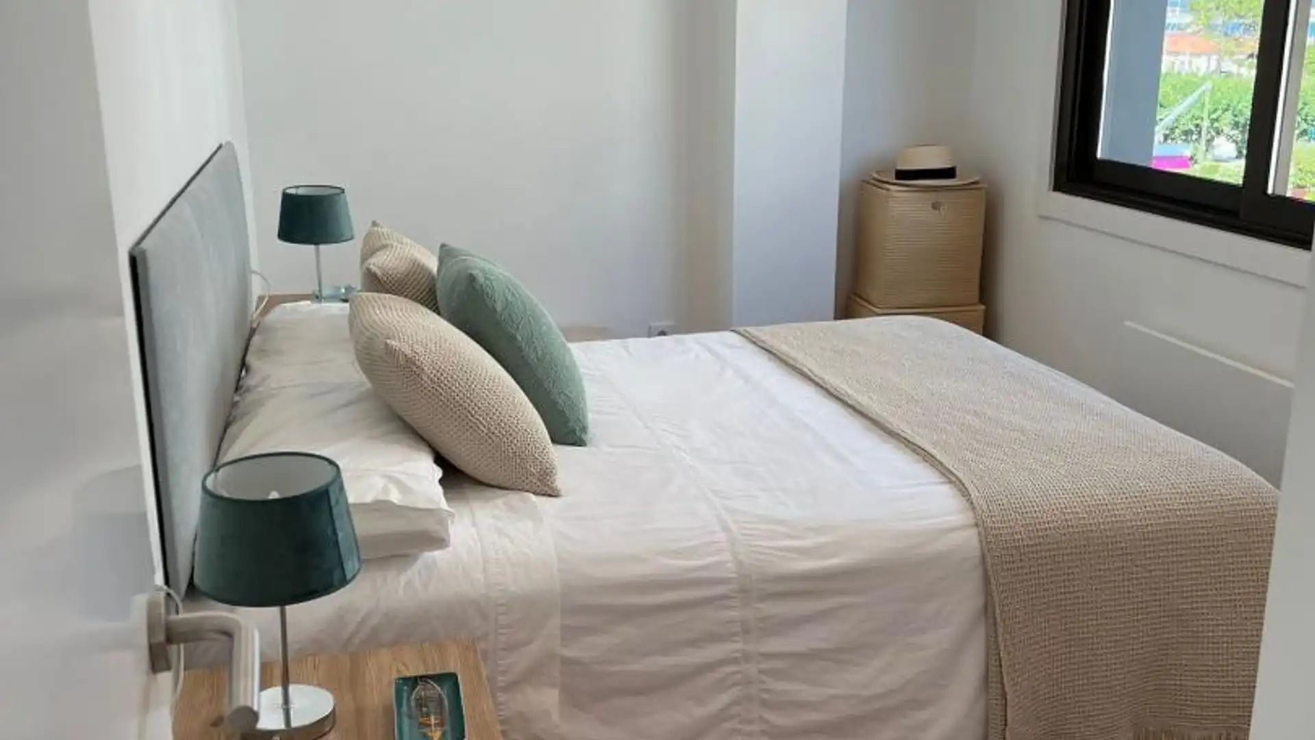 Habitación de Apartamento de alquiler en Baiona con Calefacción, Trastero y Amueblado