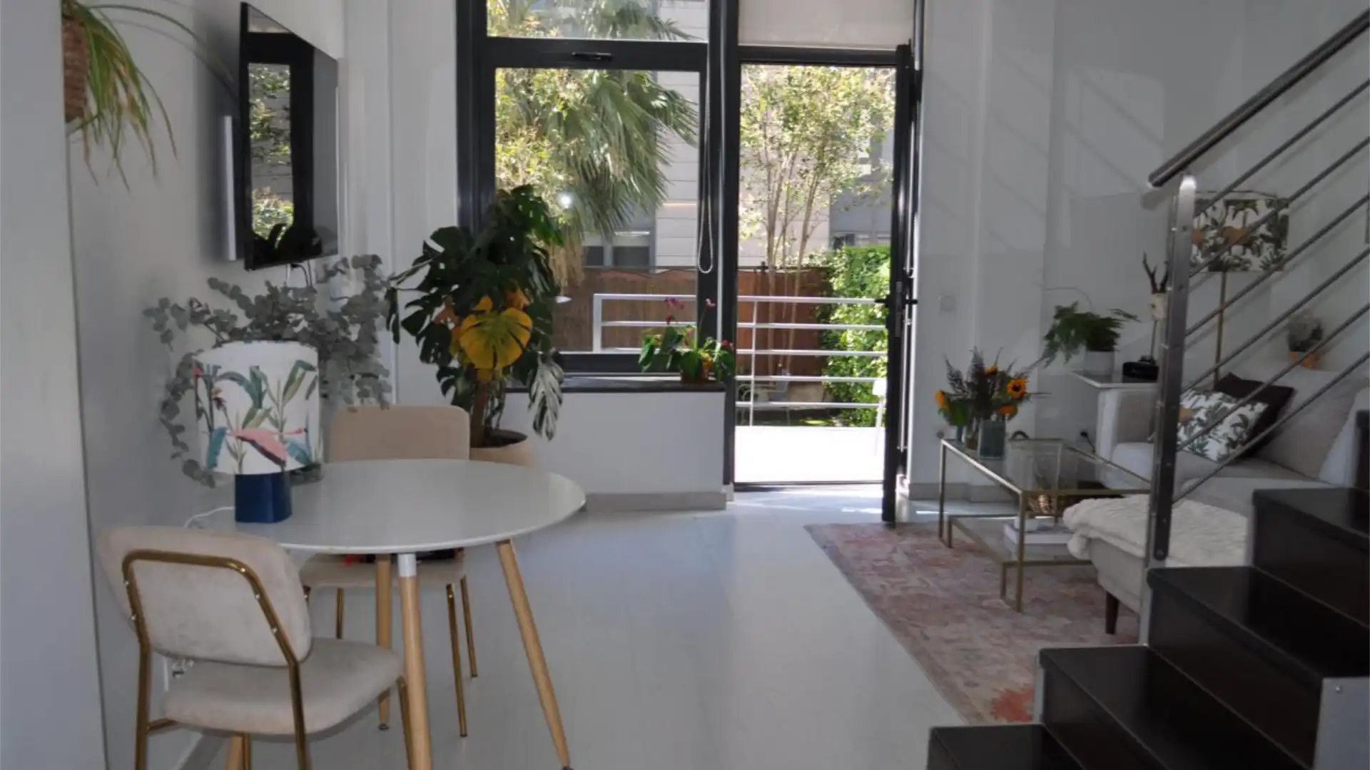 Flat for sale in Calle de Manuel Pombo Angulo, 16, Sanchinarro Living room of Flat for sale in Madrid Capital with Air Conditioner, Heating and Private garden