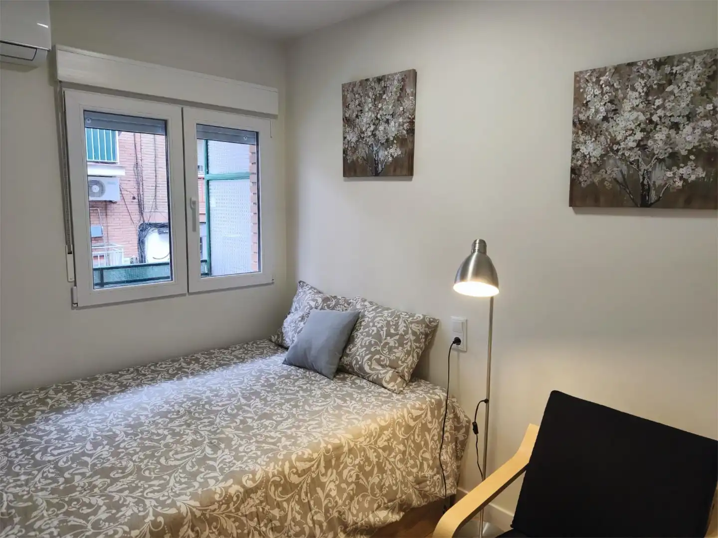 Room in Calle de Gonzalo de Berceo, 97, Pueblo Nuevo