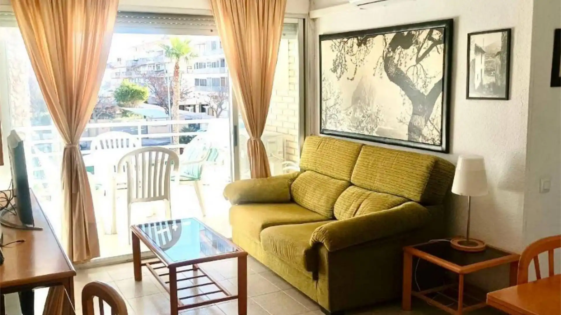 Sala de estar de Apartamento de alquiler en Alicante / Alacant con Aire acondicionado, Terraza y Piscina