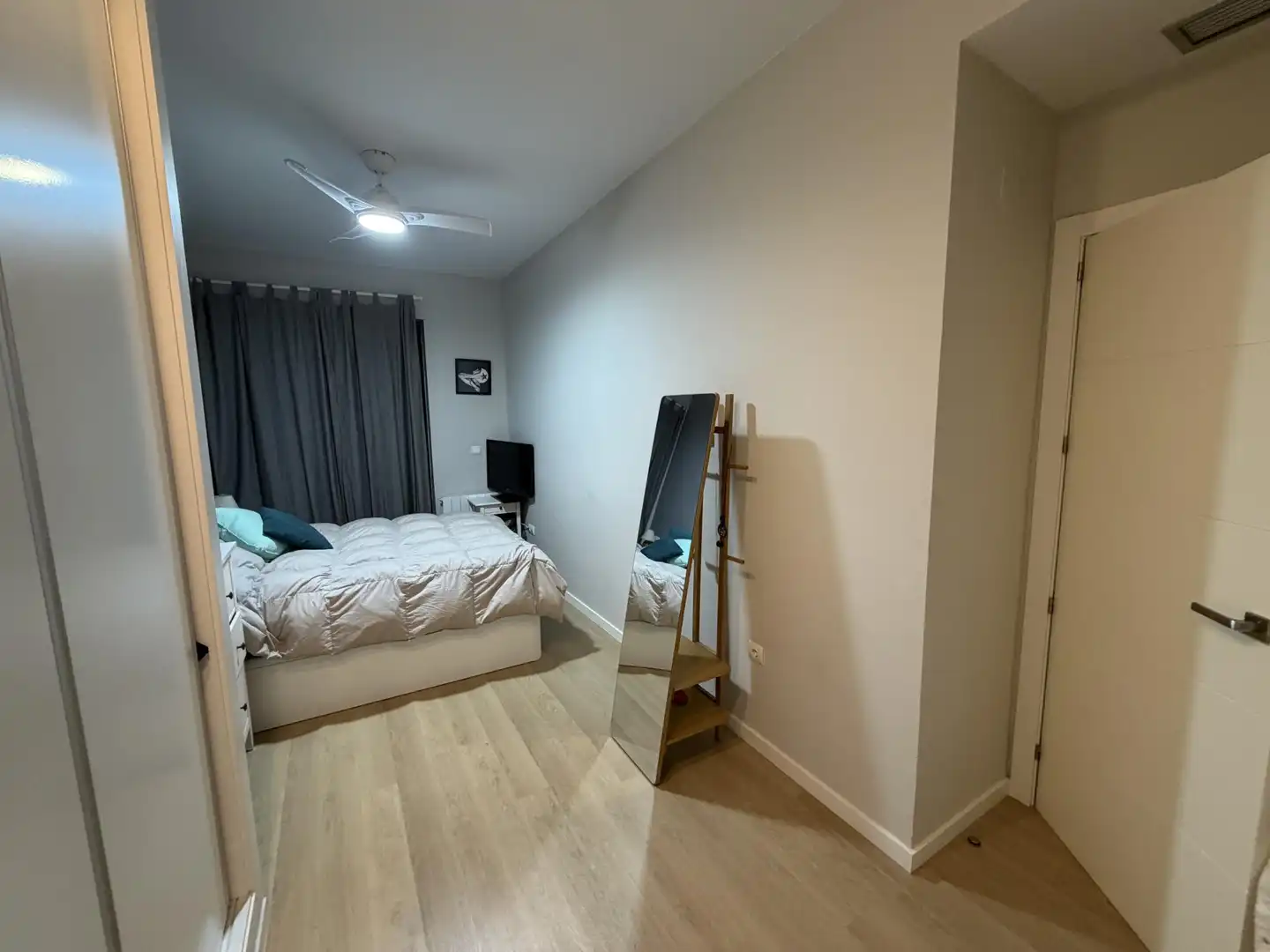 Room in Avenida Pintor Pérez Gil, 38, Alicante Golf Bedroom of Ground floor for share in Alicante / Alacant with Air Conditioner, Heating and Private garden