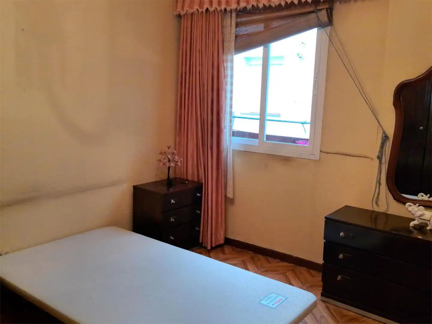 Wohnung zum Verkauf in Calle de las Peñuelas, 58, Acacias Schlafzimmer von Wohnung zum Verkauf in Madrid Capital mit Terrasse und Balkon