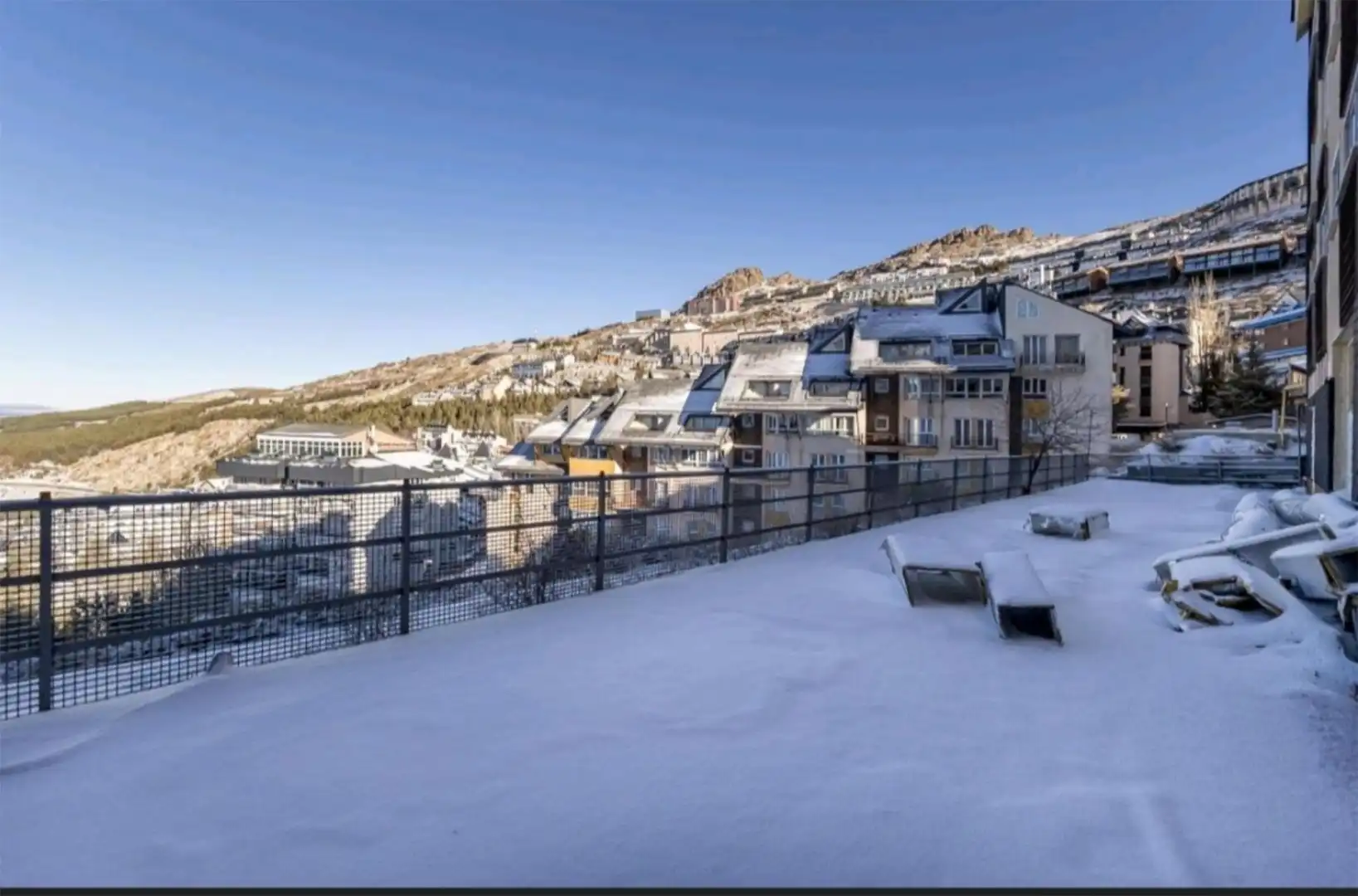 Piso de alquiler en Calle Maribel, 5, Zona media Terraza de Piso de alquiler en Sierra Nevada con Calefacción, Piscina y Amueblado