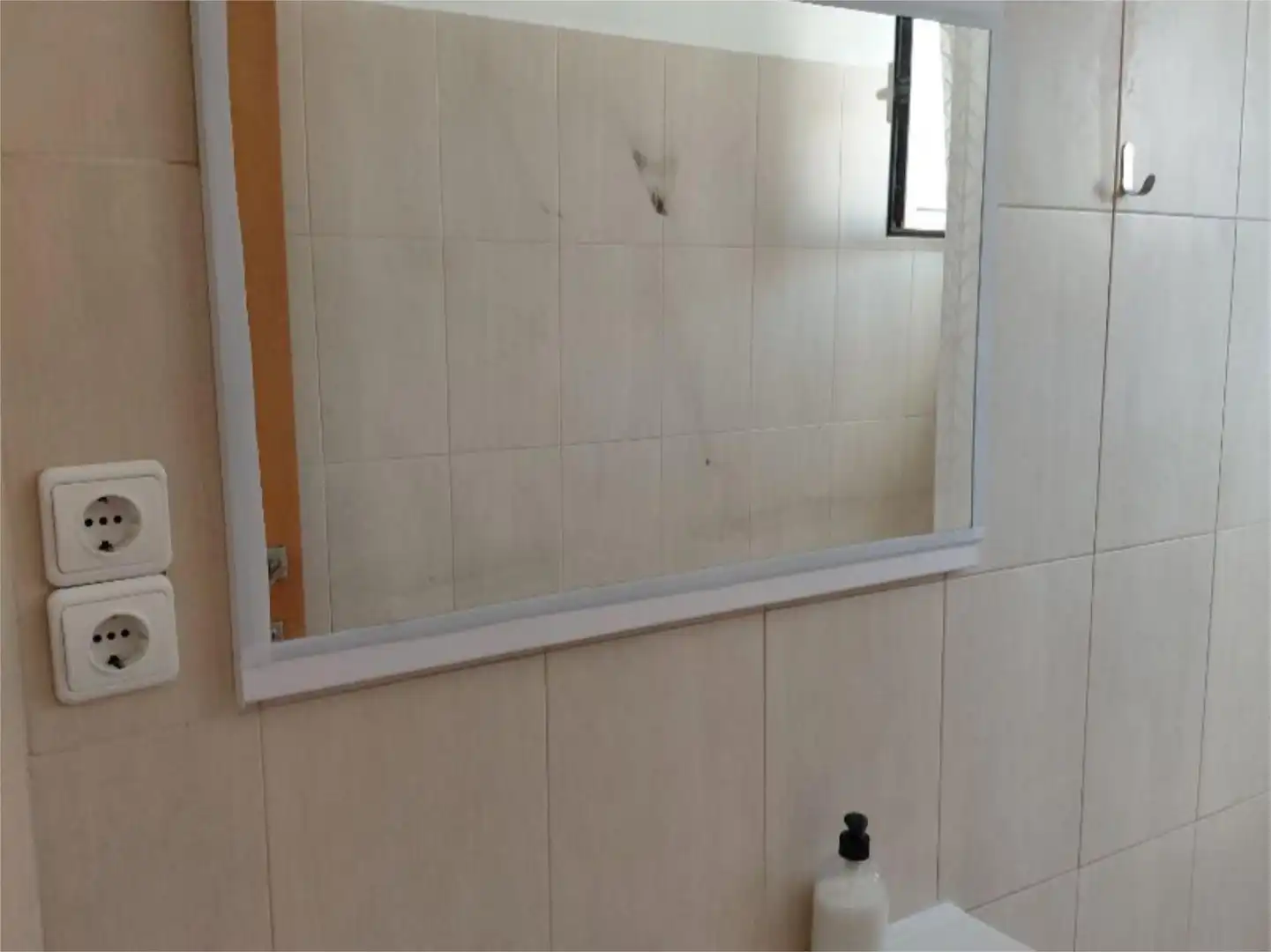 Room in Carrer del Mondúver, 39, Barrio de Benicalap Room in Carrer del Mondúver, 39, Barrio de Benicalap