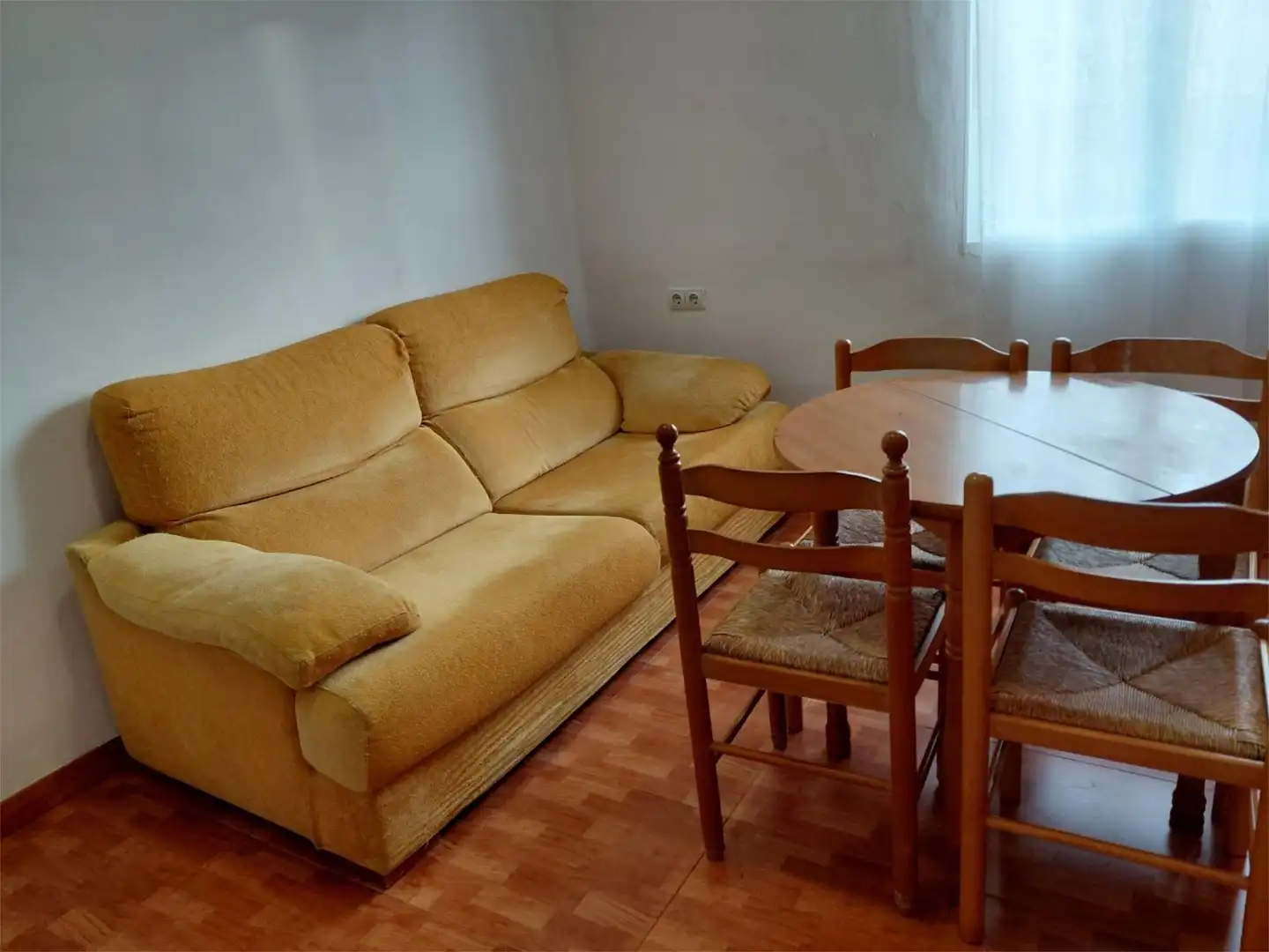 Room in Carrer del Mondúver, 39, Barrio de Benicalap Room in Carrer del Mondúver, 39, Barrio de Benicalap