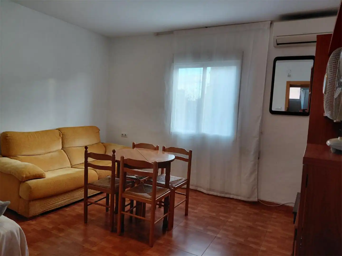 Room in Carrer del Mondúver, 39, Barrio de Benicalap Room in Carrer del Mondúver, 39, Barrio de Benicalap