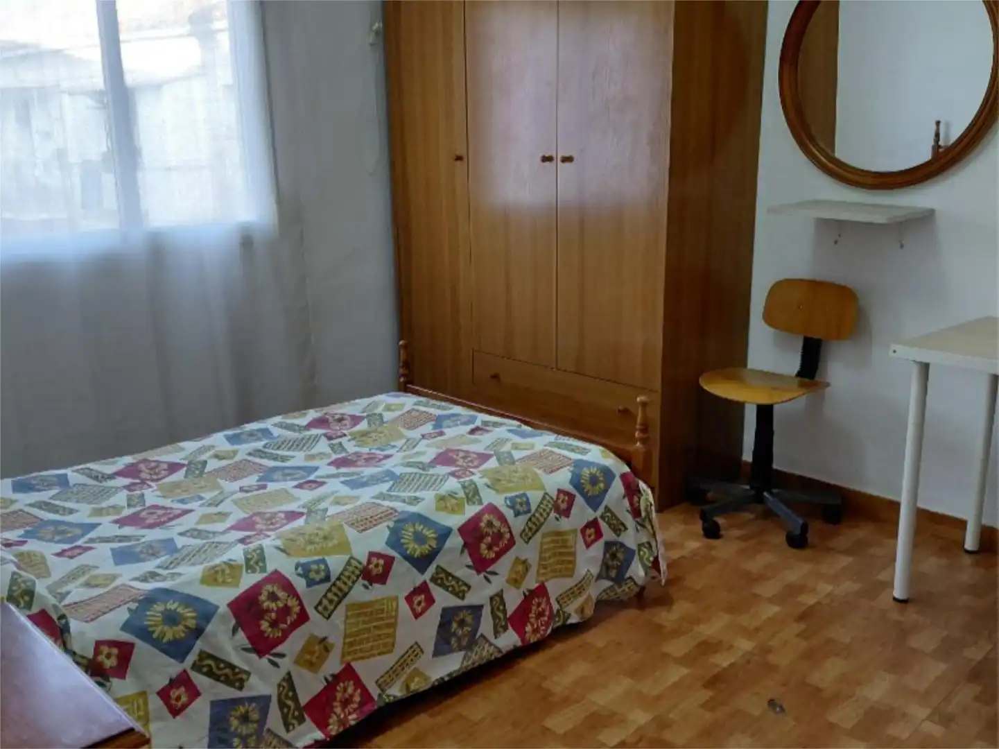 Room in Carrer del Mondúver, 39, Barrio de Benicalap