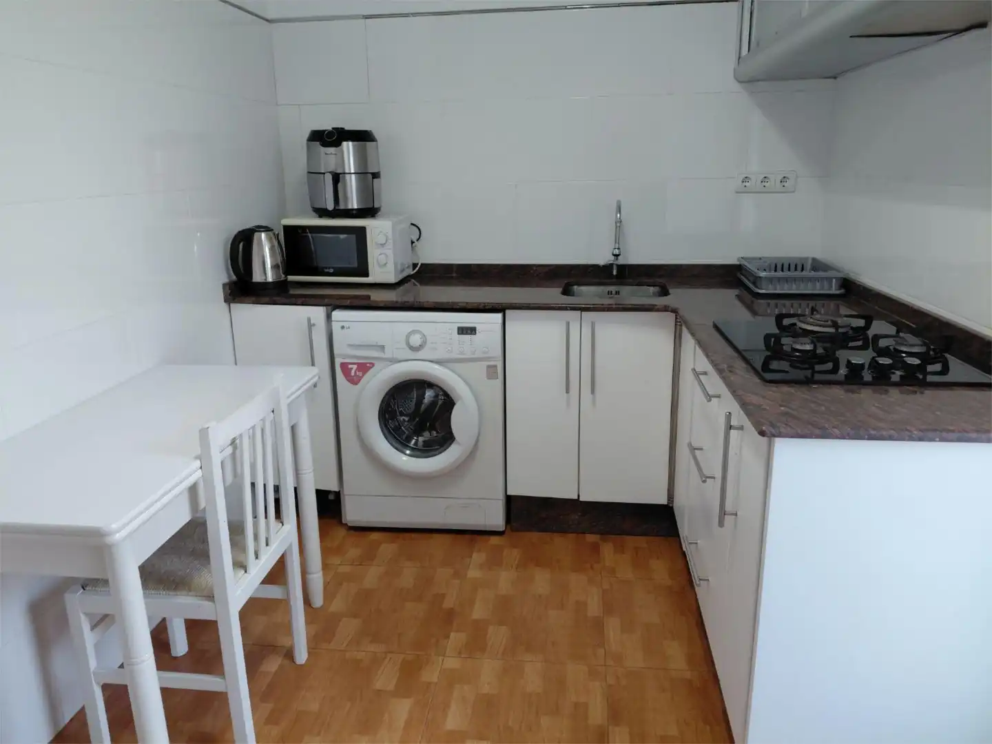 Room in Carrer del Mondúver, 39, Barrio de Benicalap Room in Carrer del Mondúver, 39, Barrio de Benicalap