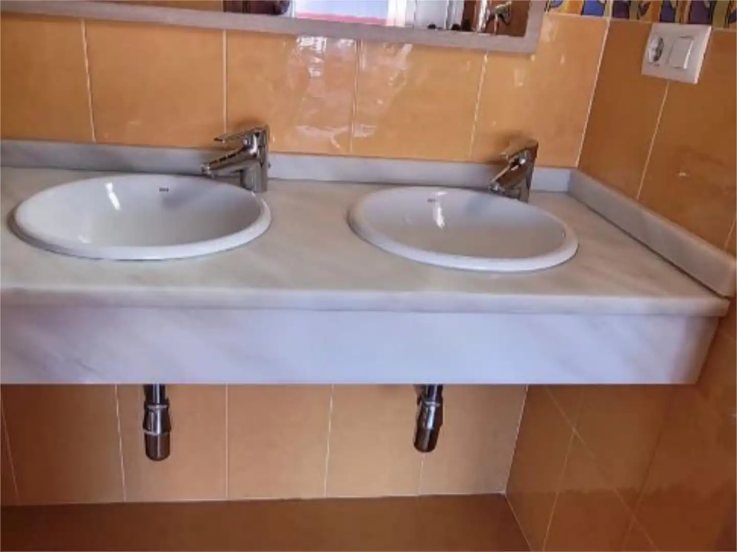 Casa adosada en venta en Corrales Baño de Casa adosada en venta en Aljaraque con Terraza y Balcón