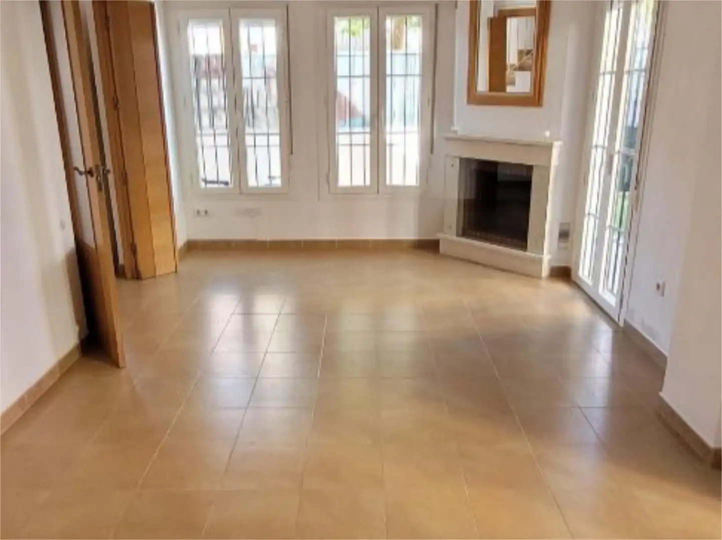 Casa adosada en venta en Corrales Sala de estar de Casa adosada en venta en Aljaraque con Terraza y Balcón