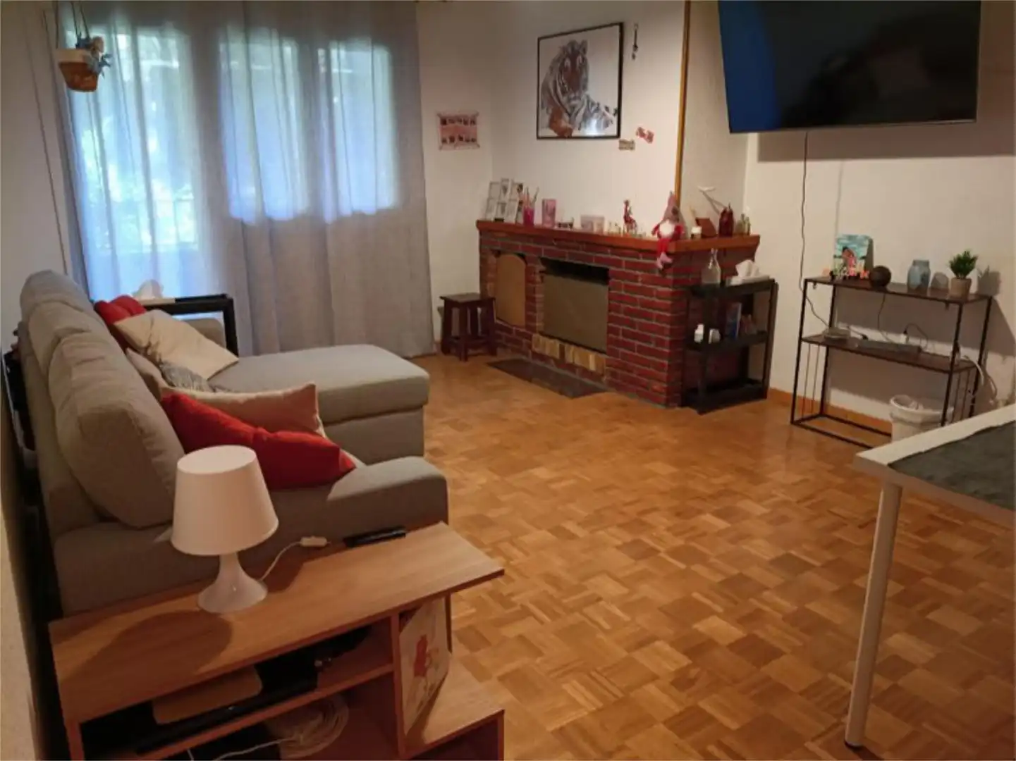 Pis en venda a Calle Autonomía de Aragón, 4, Membrilleras - Levante Sala d'estar de Pis en venda en Jaca amb Piscina i Balcó