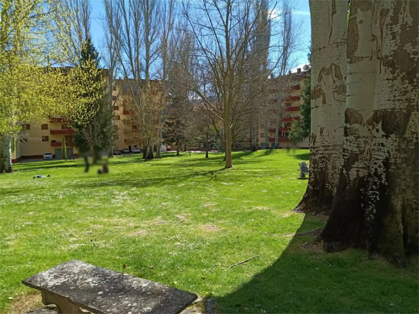 Pis en venda a Calle Autonomía de Aragón, 4, Membrilleras - Levante Vista exterior de Pis en venda en Jaca amb Piscina i Balcó