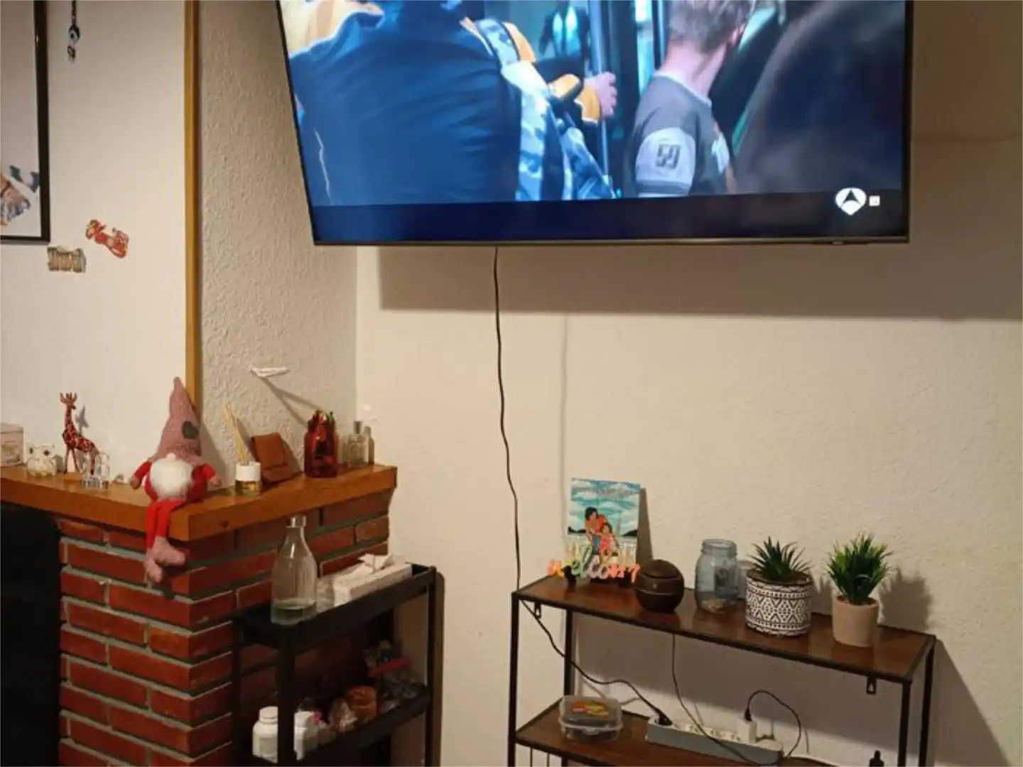 Pis en venda a Calle Autonomía de Aragón, 4, Membrilleras - Levante Sala d'estar de Pis en venda en Jaca amb Piscina i Balcó