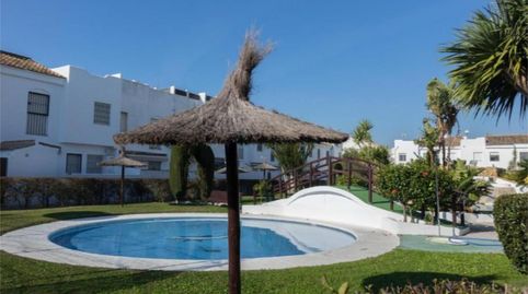 Foto 2 de Casa adosada en venda a Urbanizacion Cr Real de la Barrosa, 181, Los Gallos, Chiclana de la Frontera