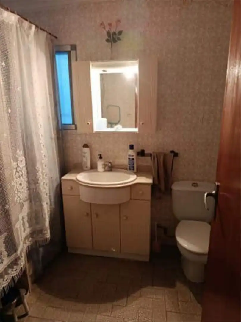 Einfamilien-Reihenhaus zum Verkauf in Centro - El Castillo Badezimmer von Einfamilien-Reihenhaus zum Verkauf in Sagunto / Sagunt mit Privatgarten, Terrasse und Schwimmbad