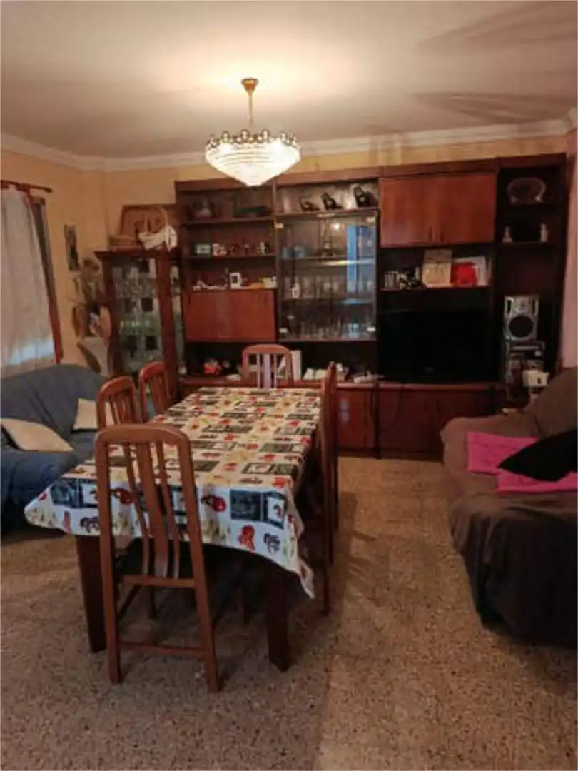 Einfamilien-Reihenhaus zum Verkauf in Centro - El Castillo Esszimmer von Einfamilien-Reihenhaus zum Verkauf in Sagunto / Sagunt mit Privatgarten, Terrasse und Schwimmbad
