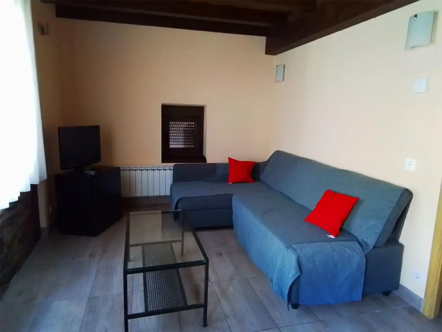 Apartamento de alquiler en Calle Cimadevilla, Puebla de Lillo Sala de estar de Apartamento de alquiler en Puebla de Lillo con Calefacción, Jardín privado y Amueblado