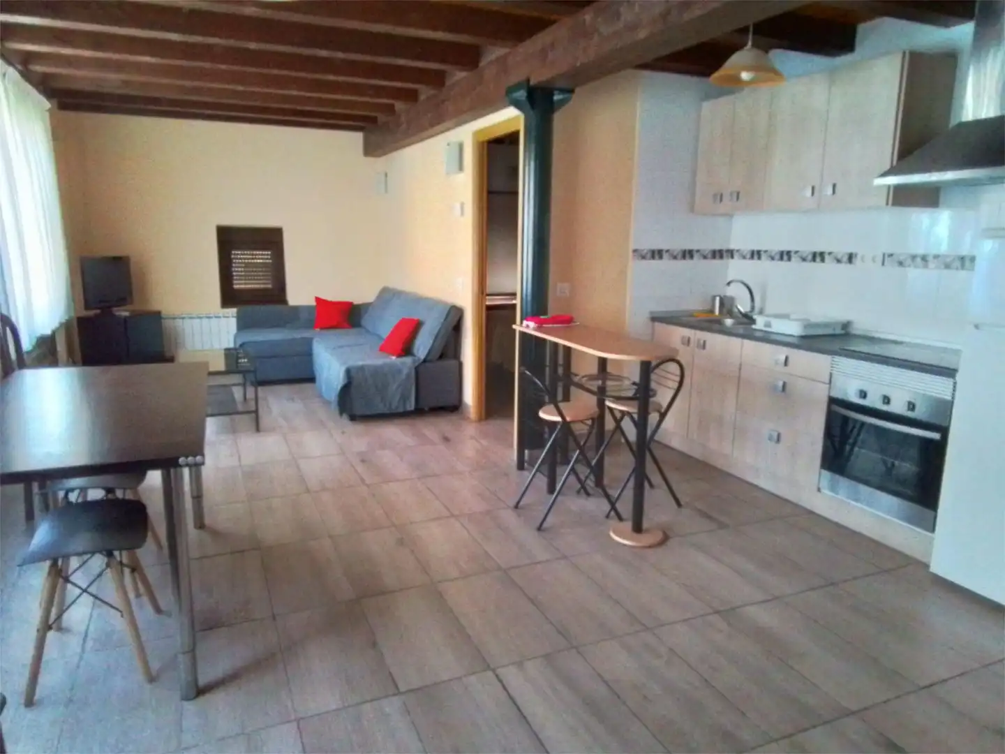 Apartamento de alquiler en Calle Cimadevilla, Puebla de Lillo Sala de estar de Apartamento de alquiler en Puebla de Lillo con Calefacción, Jardín privado y Amueblado