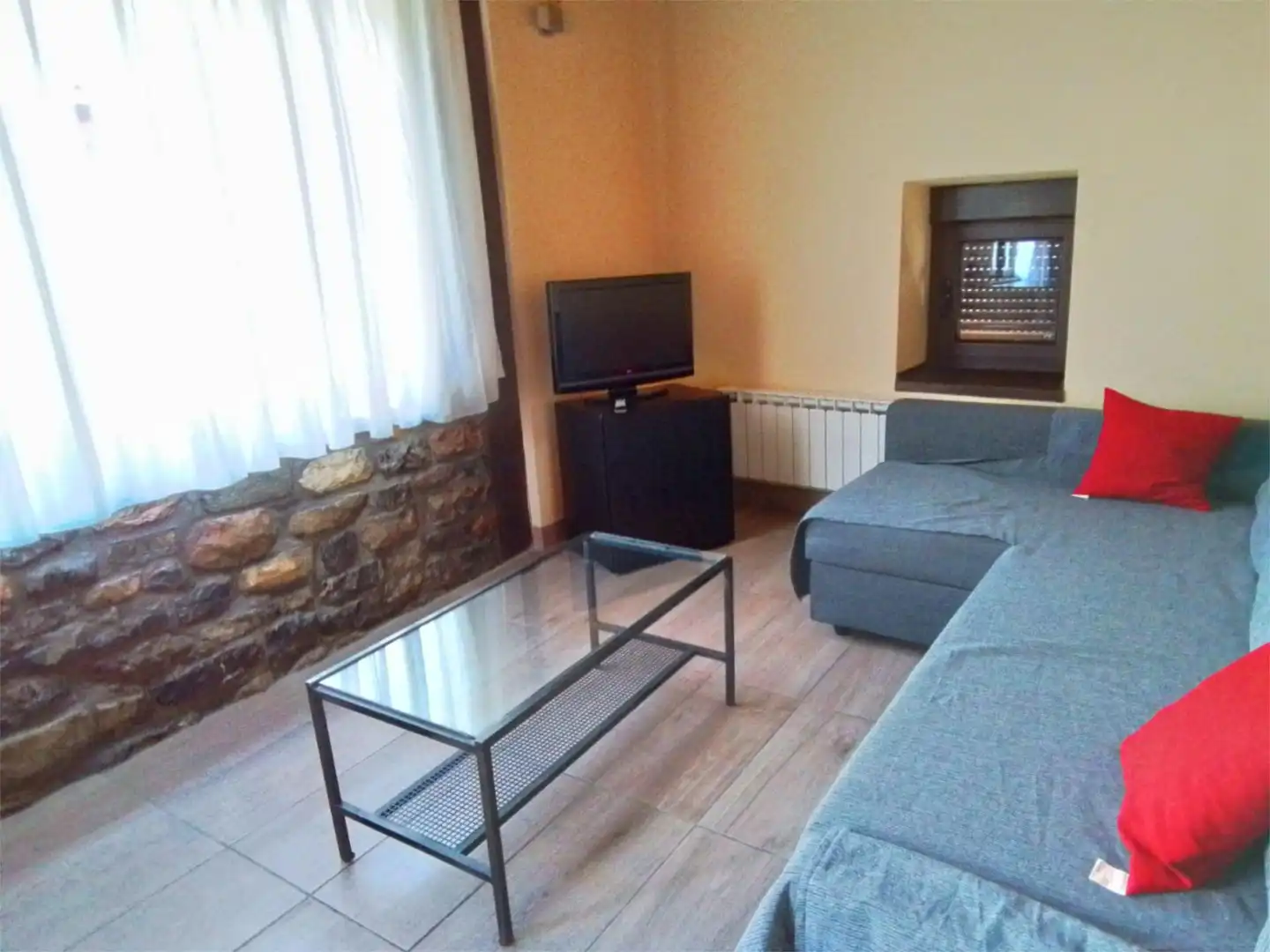 Apartamento de alquiler en Calle Cimadevilla, Puebla de Lillo Sala de estar de Apartamento de alquiler en Puebla de Lillo con Calefacción, Jardín privado y Amueblado