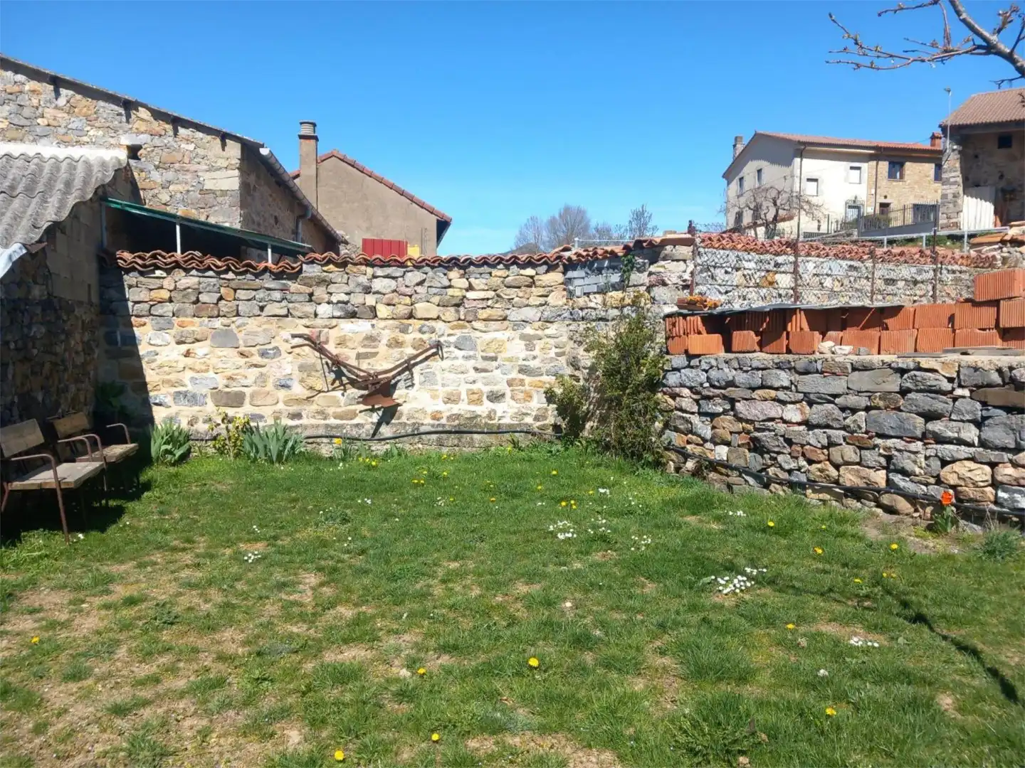 Apartamento de alquiler en Calle Cimadevilla, Puebla de Lillo Apartamento de alquiler en Puebla de Lillo con Calefacción, Jardín privado y Amueblado