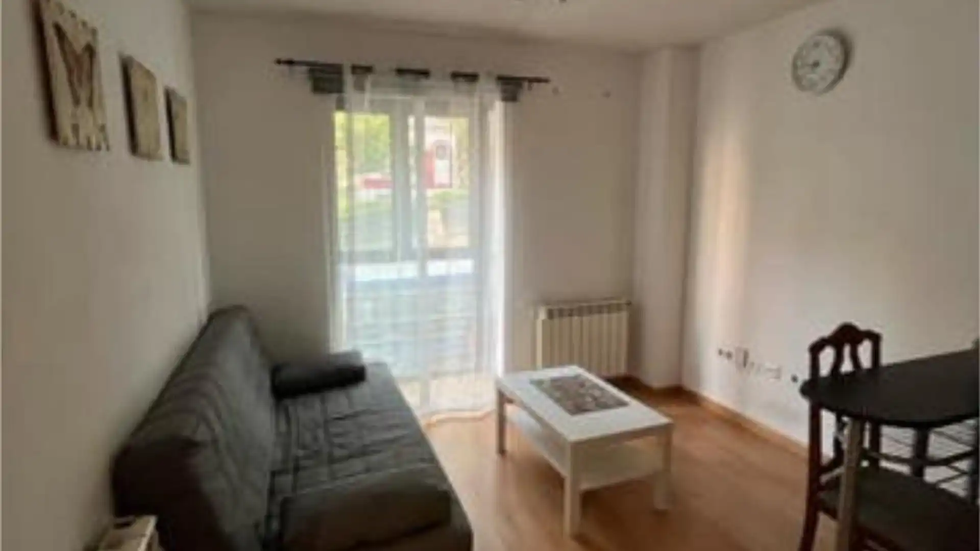 Piso de alquiler en San Roque - Concordia - Adoratrices Sala de estar de Piso de alquiler en Guadalajara Capital con Calefacción, Trastero y Amueblado