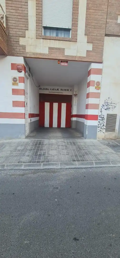 Aparcament de Garatge en venda en Almería