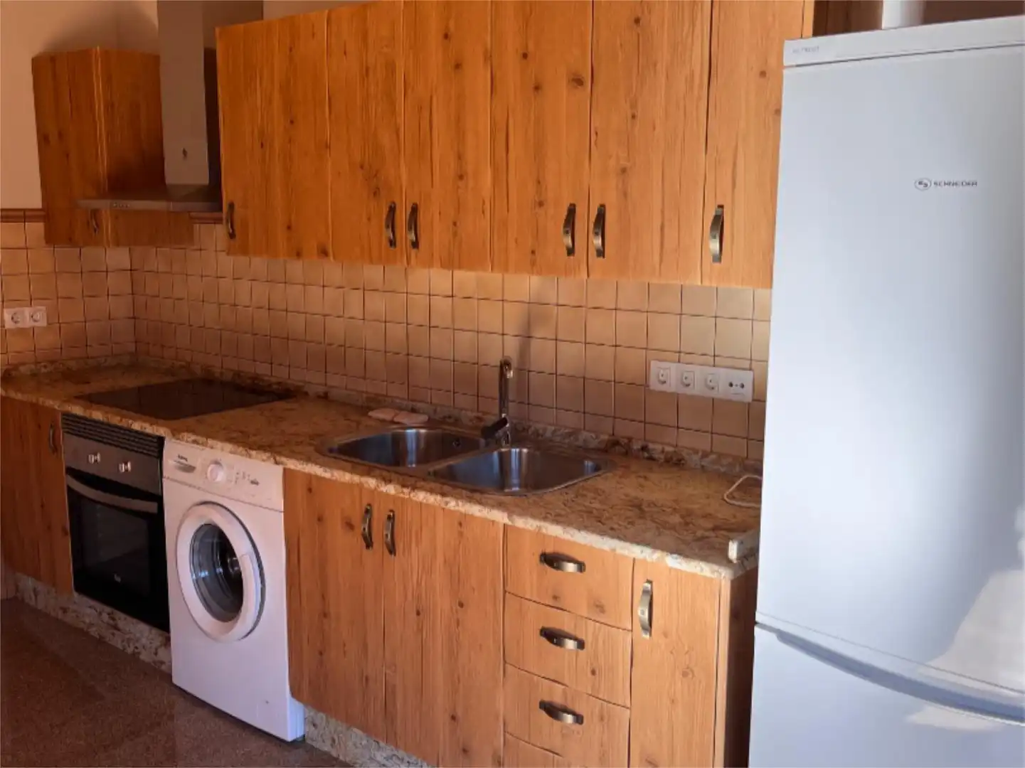 Piso de alquiler en Calle San Roque, 46, Pedralba de la Pradería Cocina de Piso de alquiler en Pedralba de la Pradería con Calefacción, Parquet y Piscina
