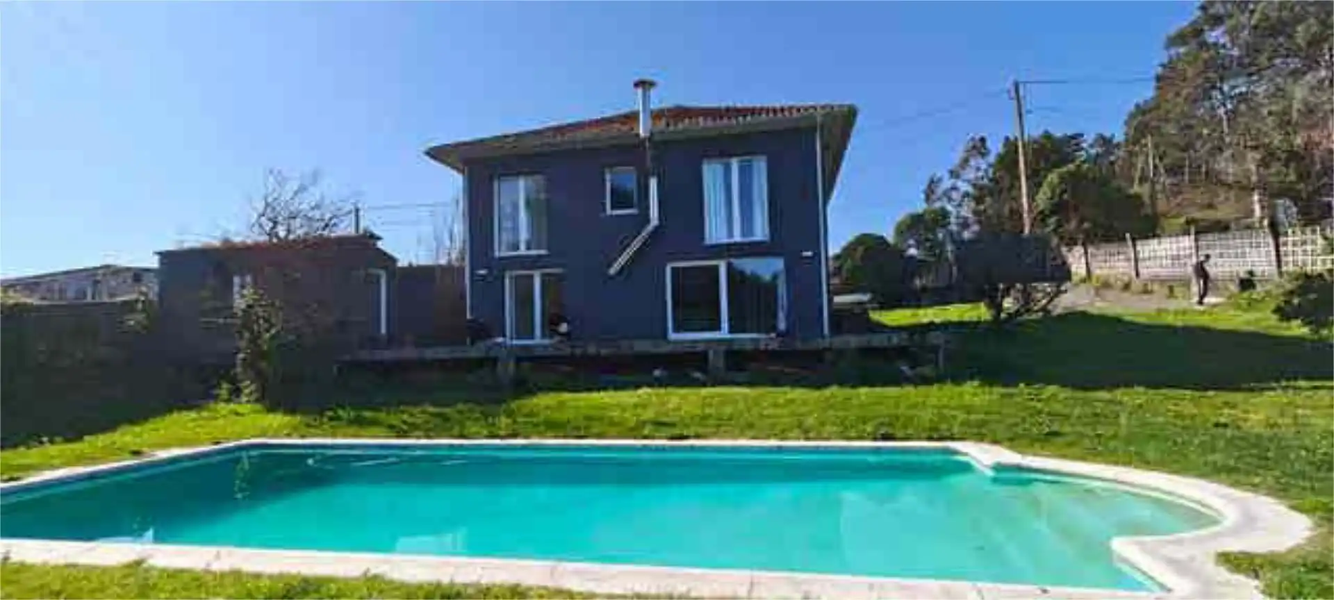 Casa adosada en venda a Boiro Piscina de Casa adosada en venda en Boiro amb Jardí privat, Terrassa i Piscina