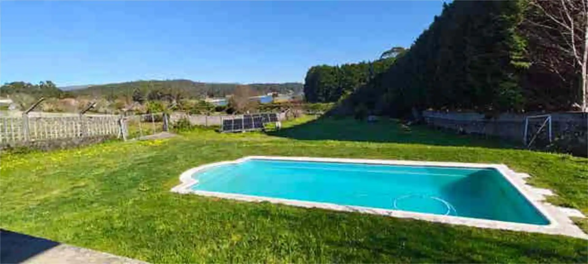 Casa adosada en venda a Boiro Piscina de Casa adosada en venda en Boiro amb Jardí privat, Terrassa i Piscina