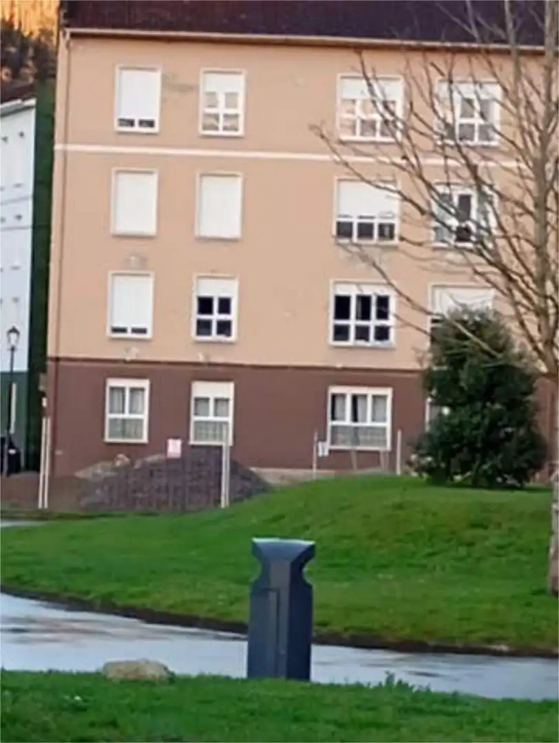Vista exterior de Piso en venta en Parres con Calefacción, Trastero y Amueblado