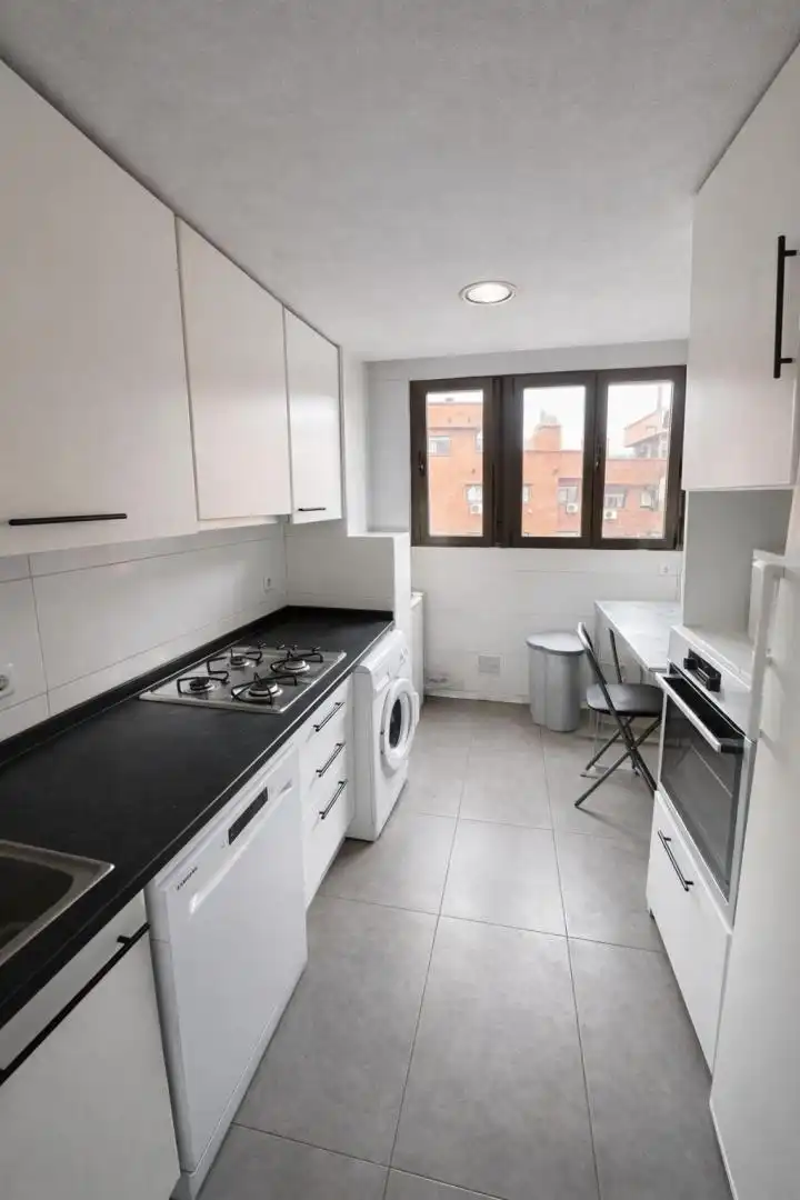 Cocina de Ático de alquiler en  Madrid Capital con Aire acondicionado, Terraza y Piscina