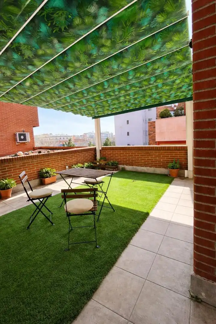 Terraza de Ático de alquiler en  Madrid Capital con Aire acondicionado, Calefacción y Jardín privado